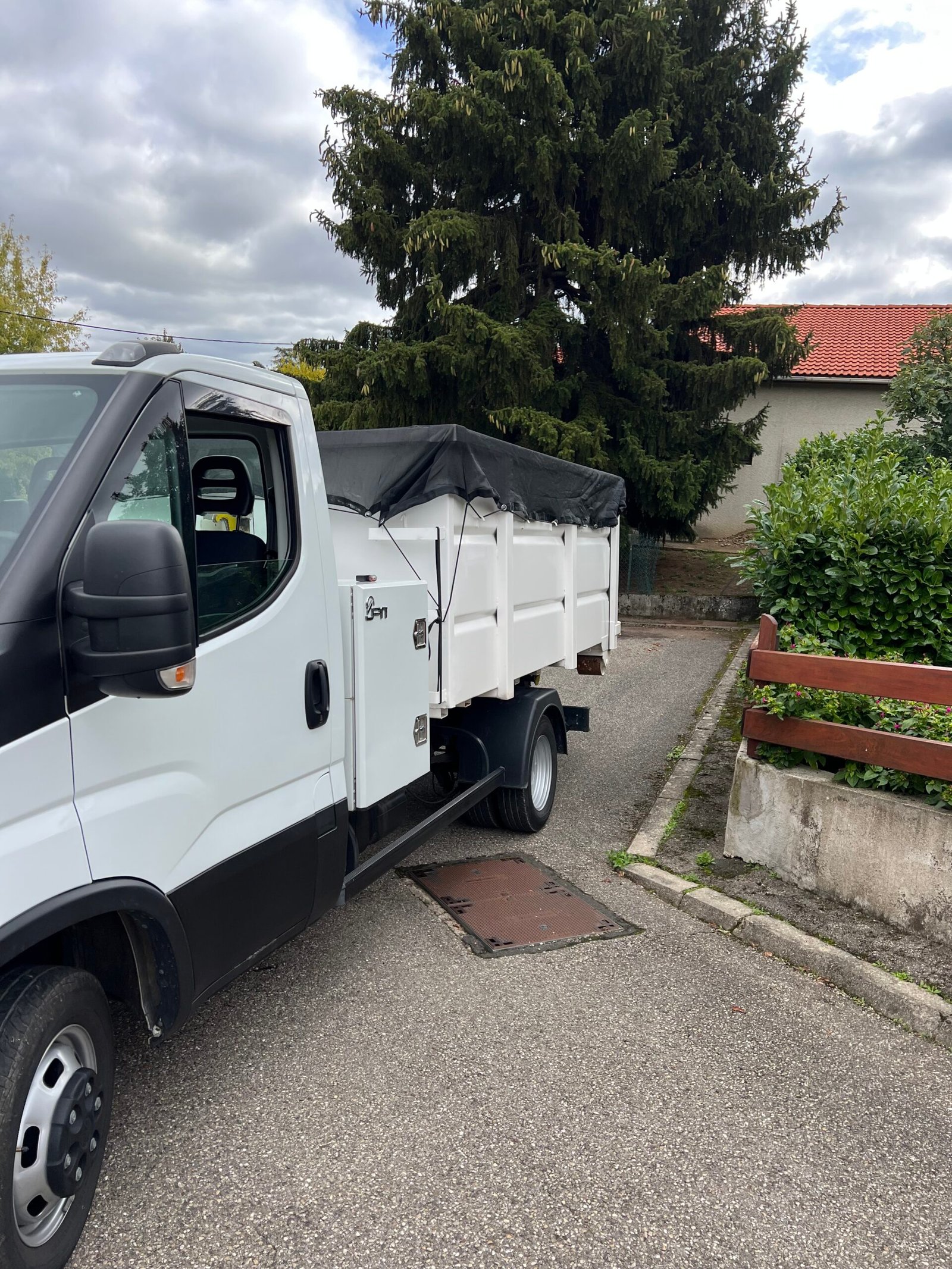 Camion benne pour la location benne Lyon